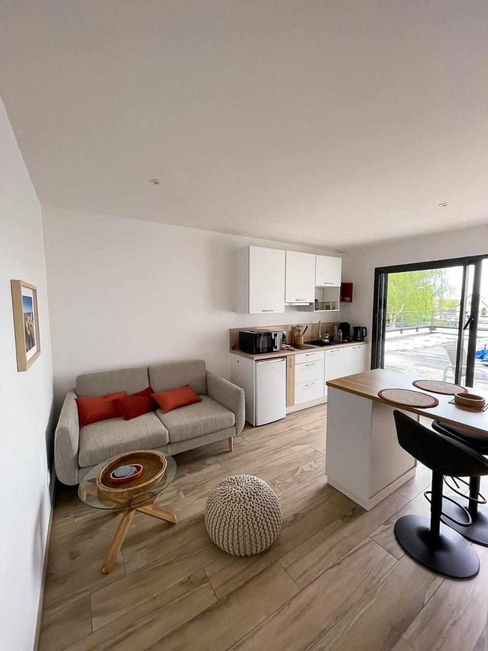 Appartements Guesthouse1 Et Guesthouse2 Sword Beach Colleville-Montgomery Bagian luar foto